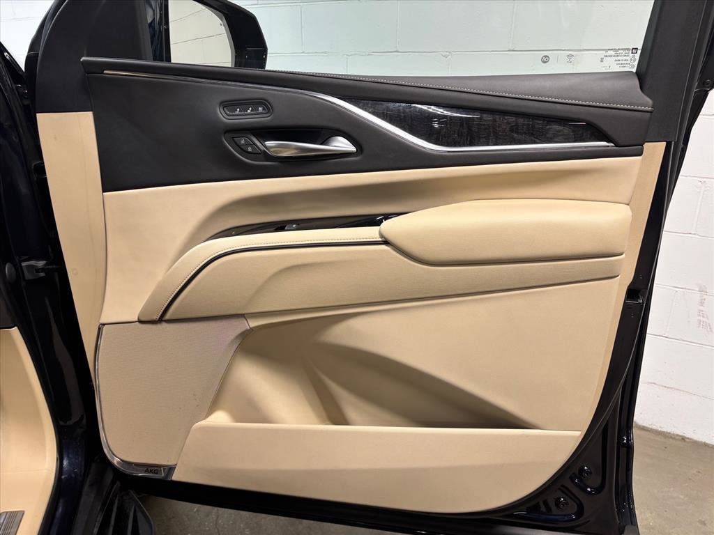 Used 2023 Cadillac Escalade Premium Luxury image 33