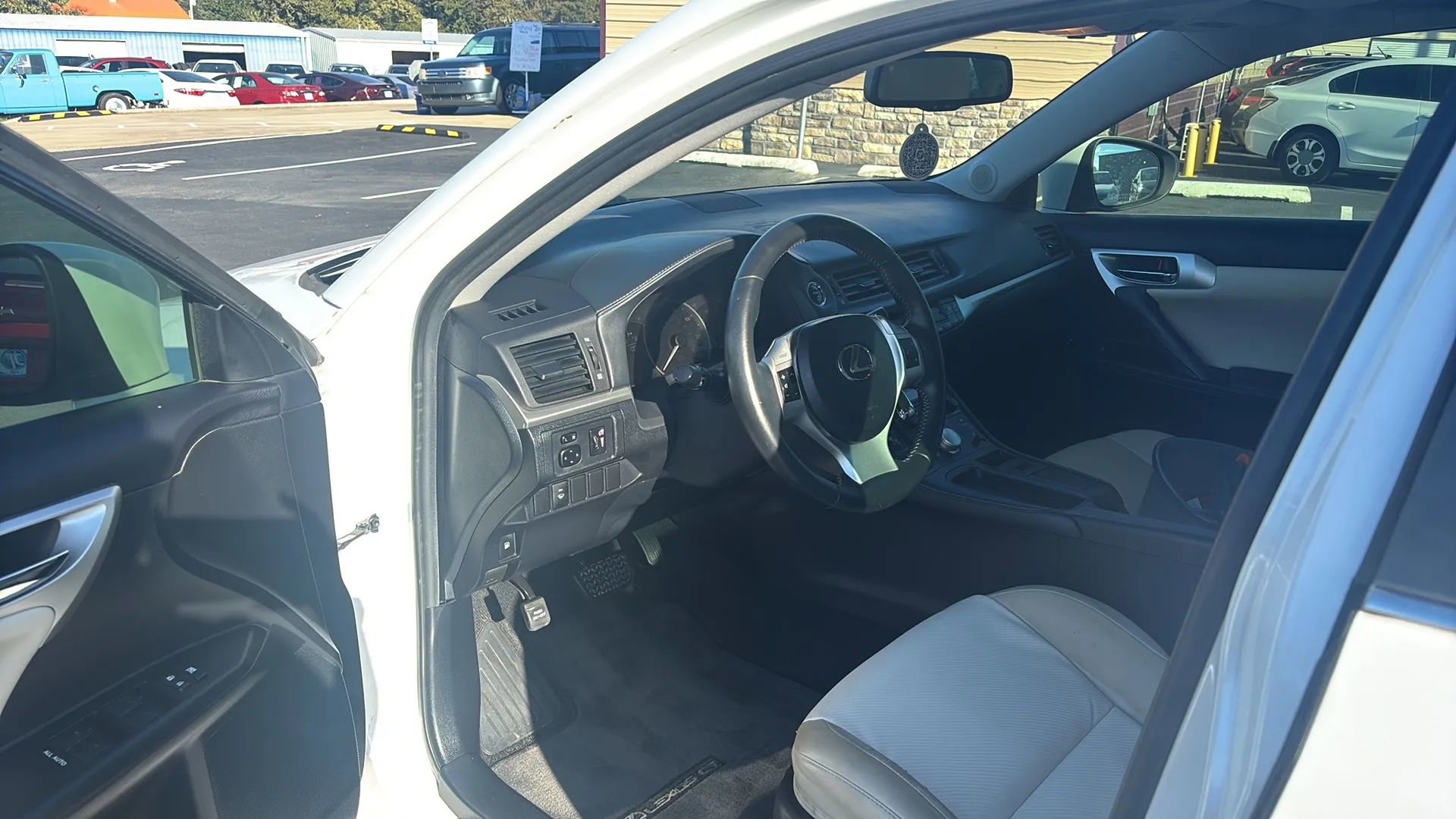 Used 2011 Lexus CT 200h image 21