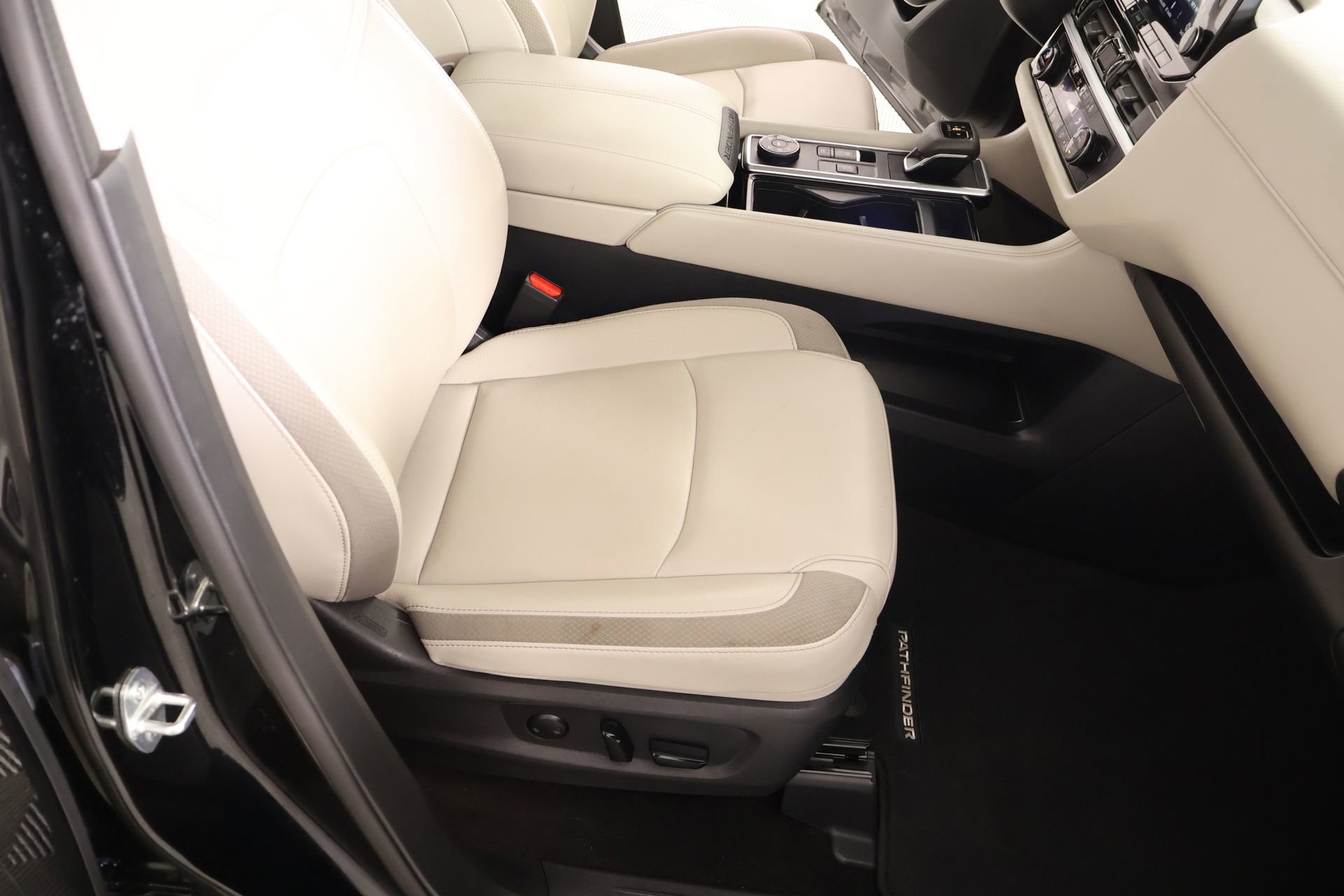 Used 2024 Nissan Pathfinder SL w/ SL Premium Package AWD/4WD image 14