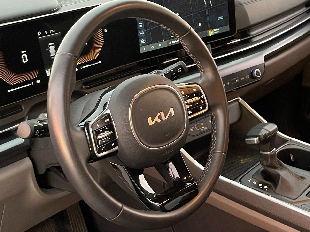 Used 2026 Kia Carnival FWD image 5