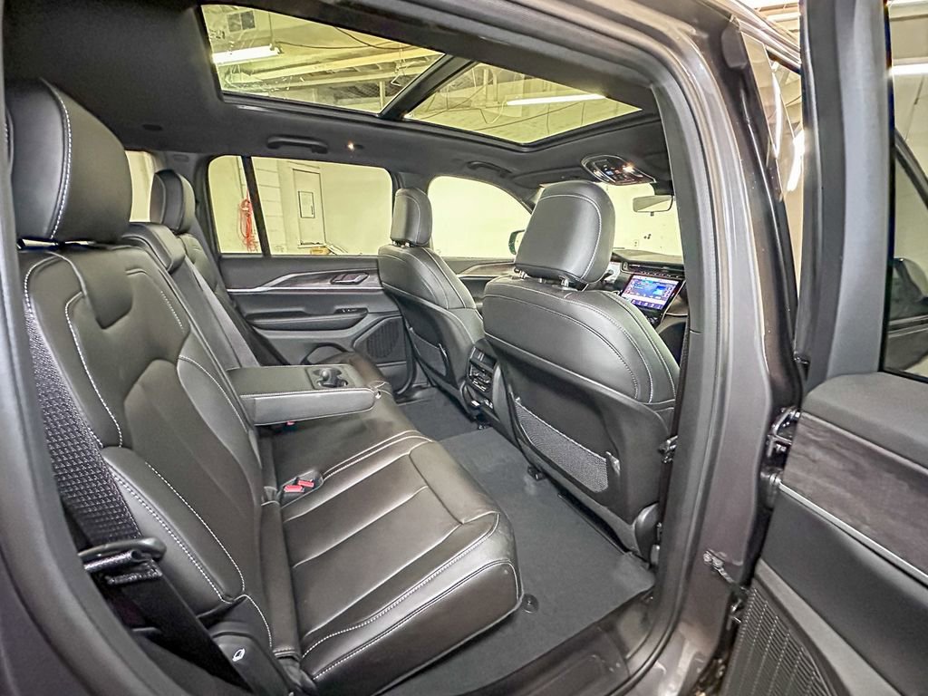 New 2025 Jeep Grand Cherokee Limited w/ MOPAR Finishing Package image 4