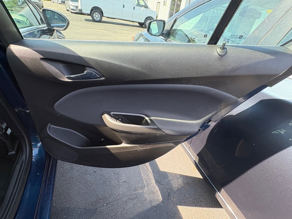 Used 2019 Chevrolet Cruze LT w/ Convenience Package FWD image 13