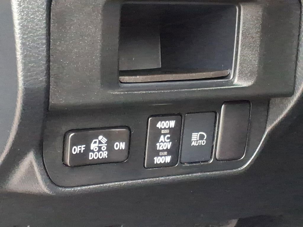 Used 2019 Toyota Tacoma TRD Off-Road w/ TRD Premium Off Road Package image 18