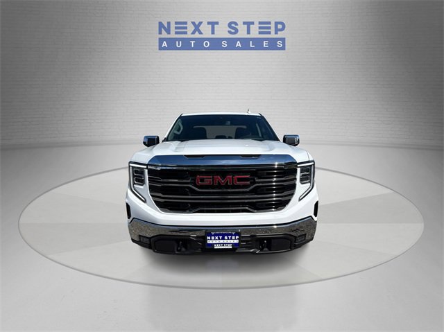 Used 2025 GMC Sierra 1500 SLT image 2