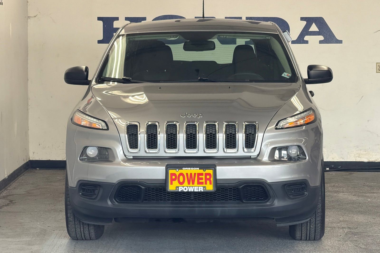Used 2017 Jeep Cherokee Sport FWD image 8