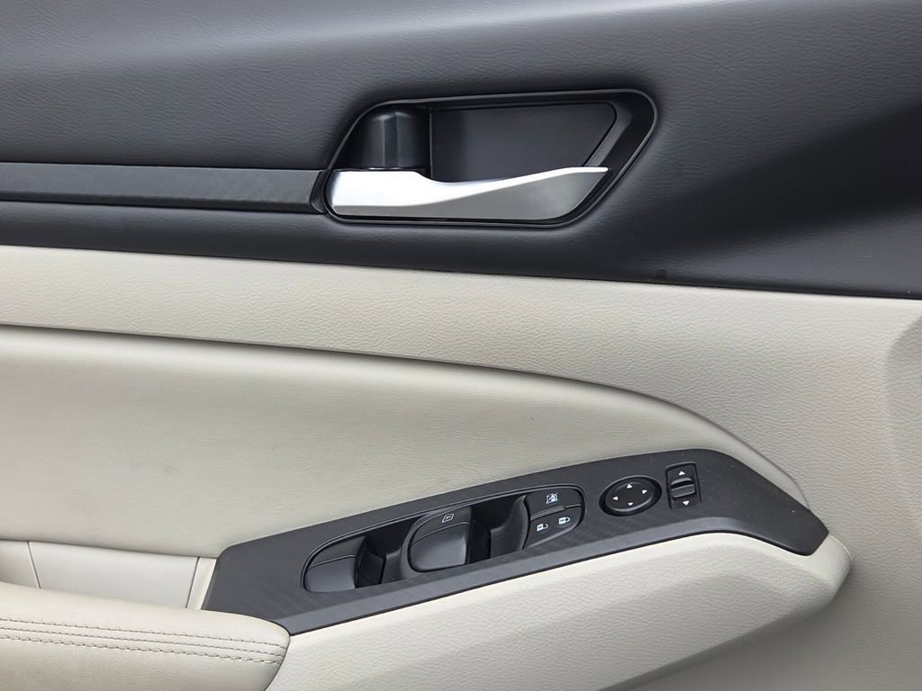 Used 2025 Nissan Altima 2.5 SV image 26