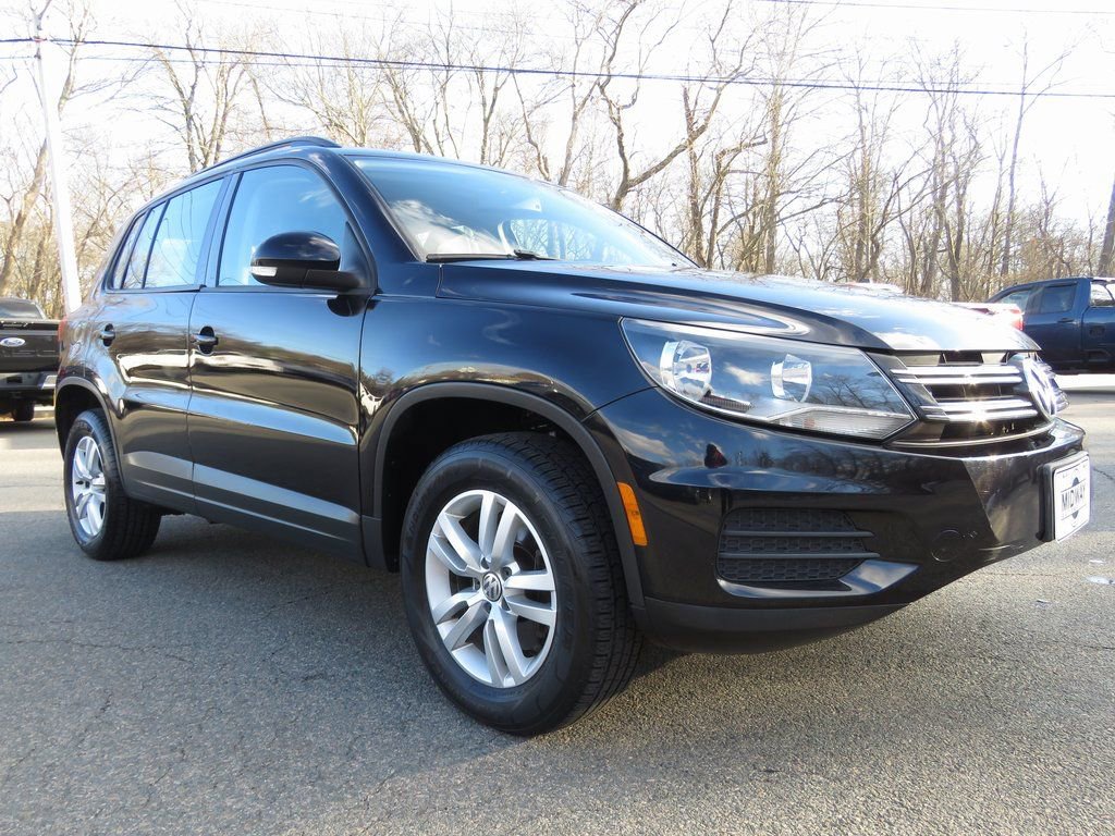 Used 2016 Volkswagen Tiguan S image 3