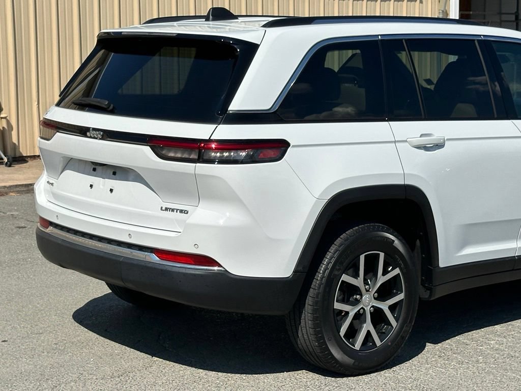 Used 2023 Jeep Grand Cherokee Limited AWD/4WD image 45