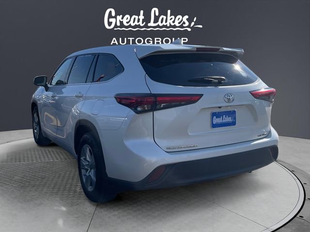Used 2020 Toyota Highlander LE AWD/4WD image 3