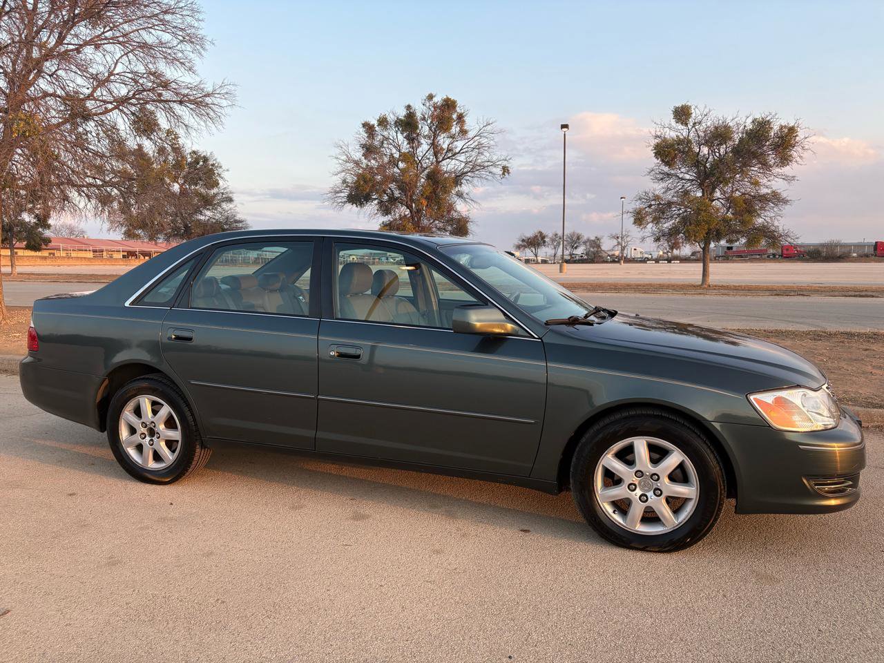 Used 2004 Toyota Avalon XLS image 30