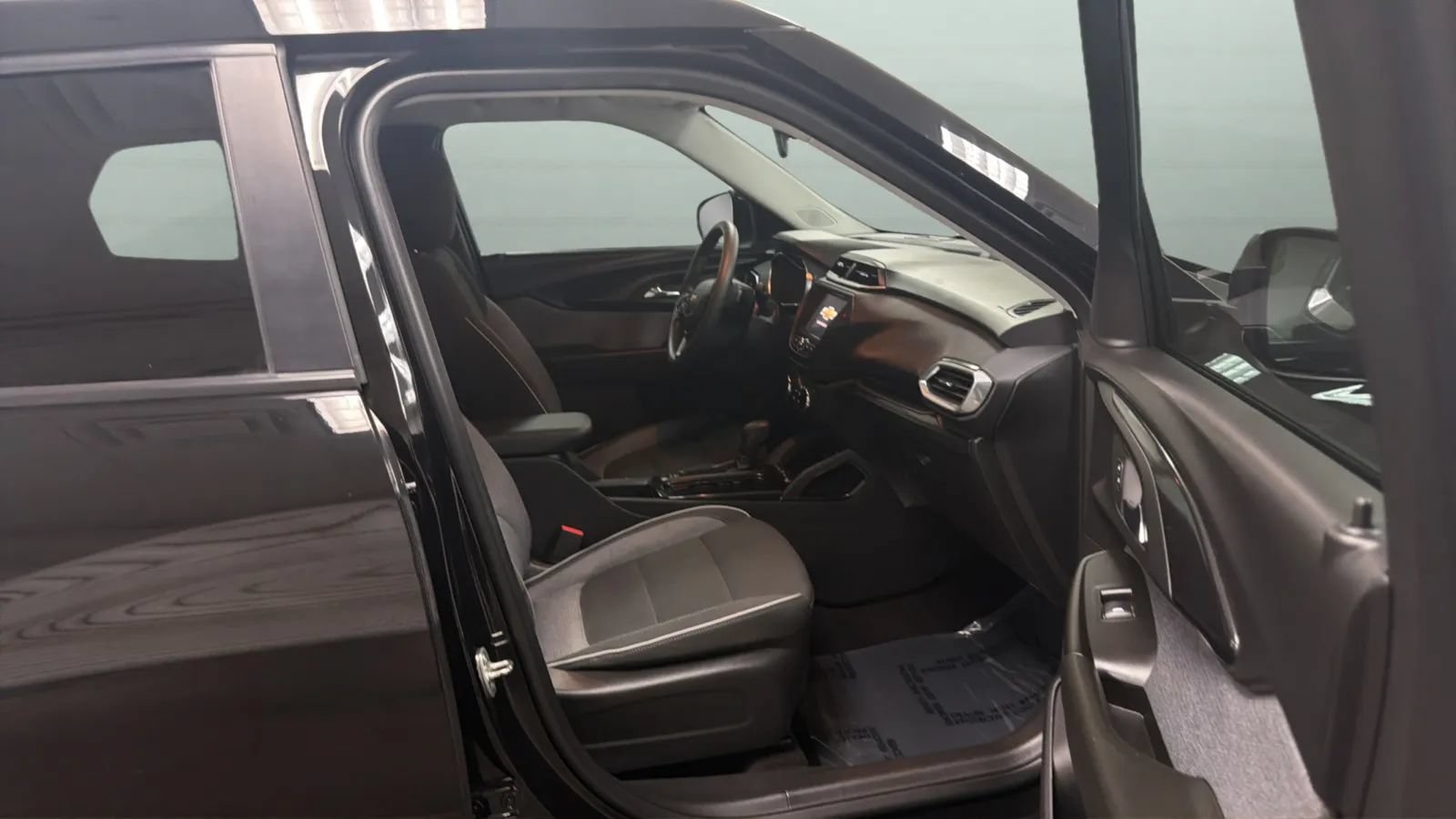 Used 2023 Chevrolet TrailBlazer LT FWD image 22