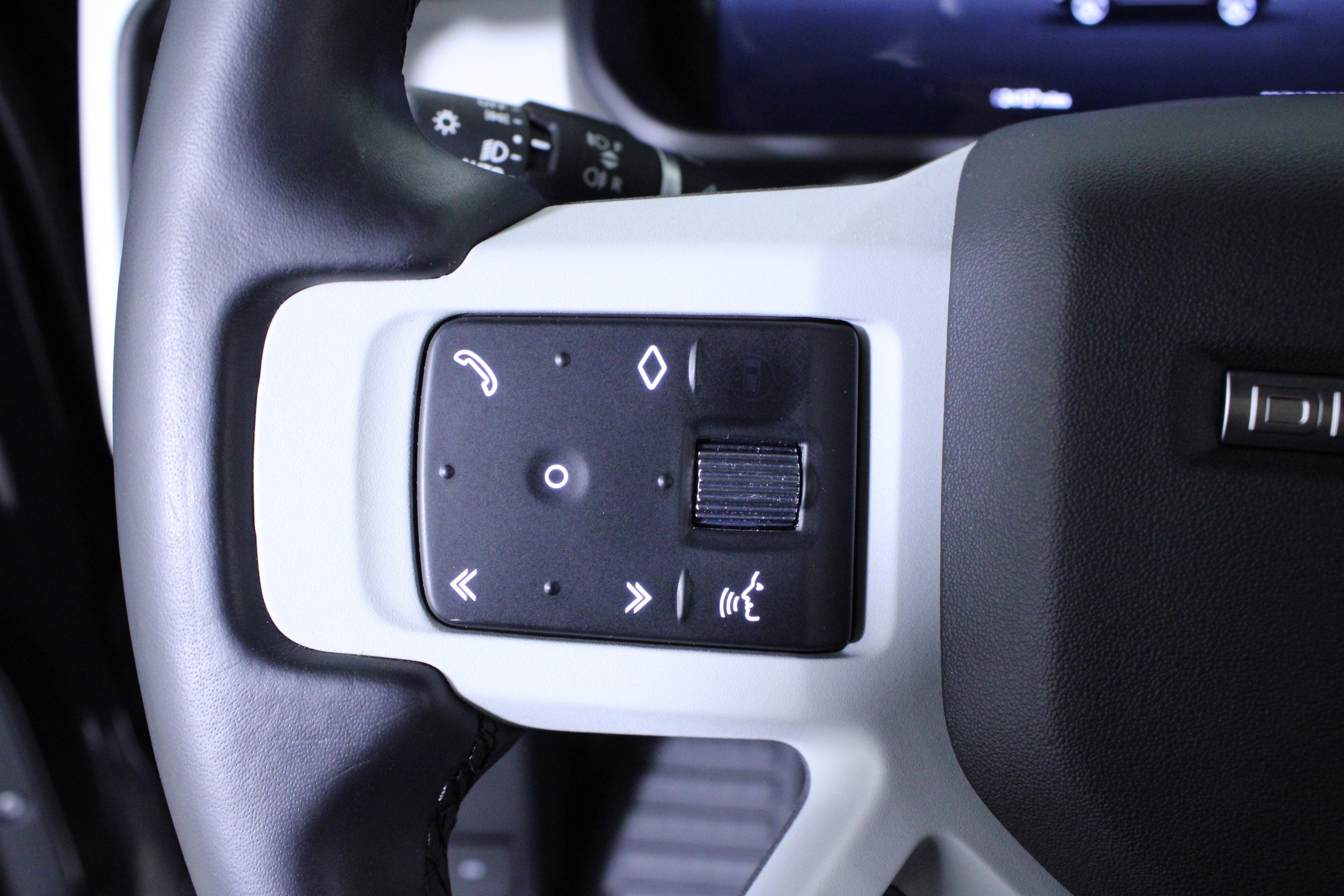 Used 2024 Land Rover Defender 110 S image 21