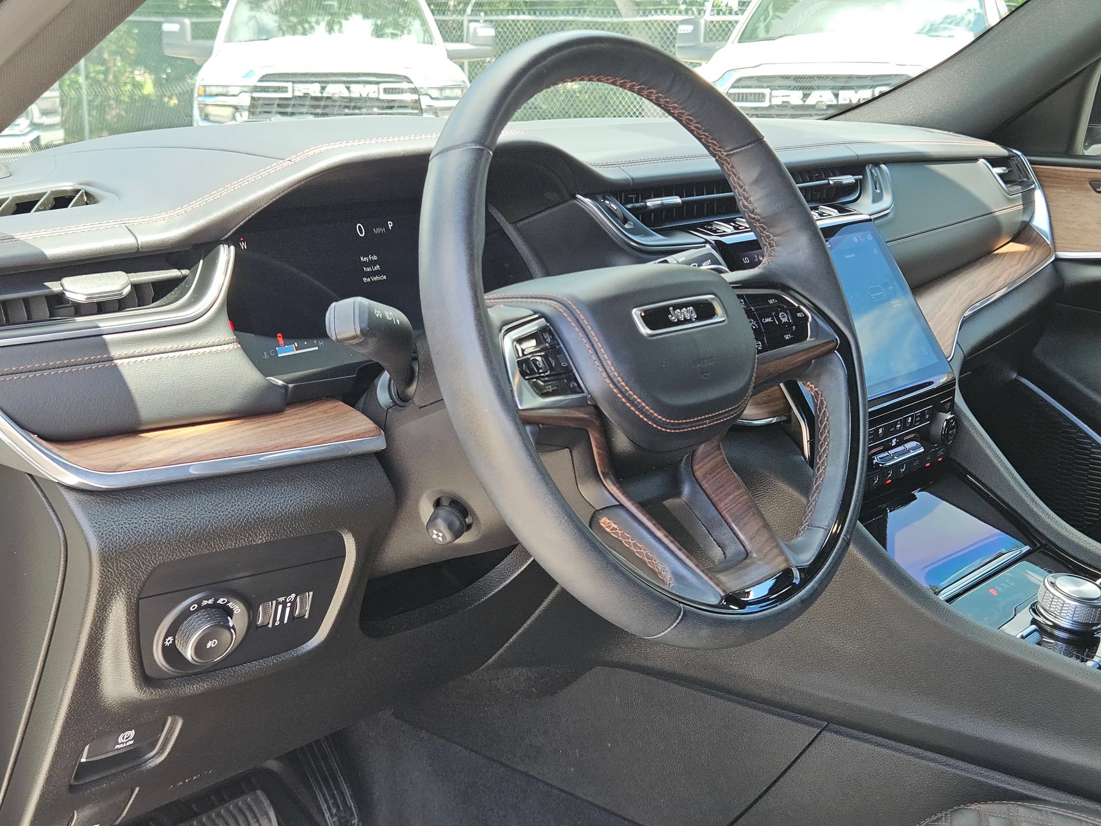 Used 2023 Jeep Grand Cherokee L Summit w/ Rear Seat Video Group I AWD/4WD image 10