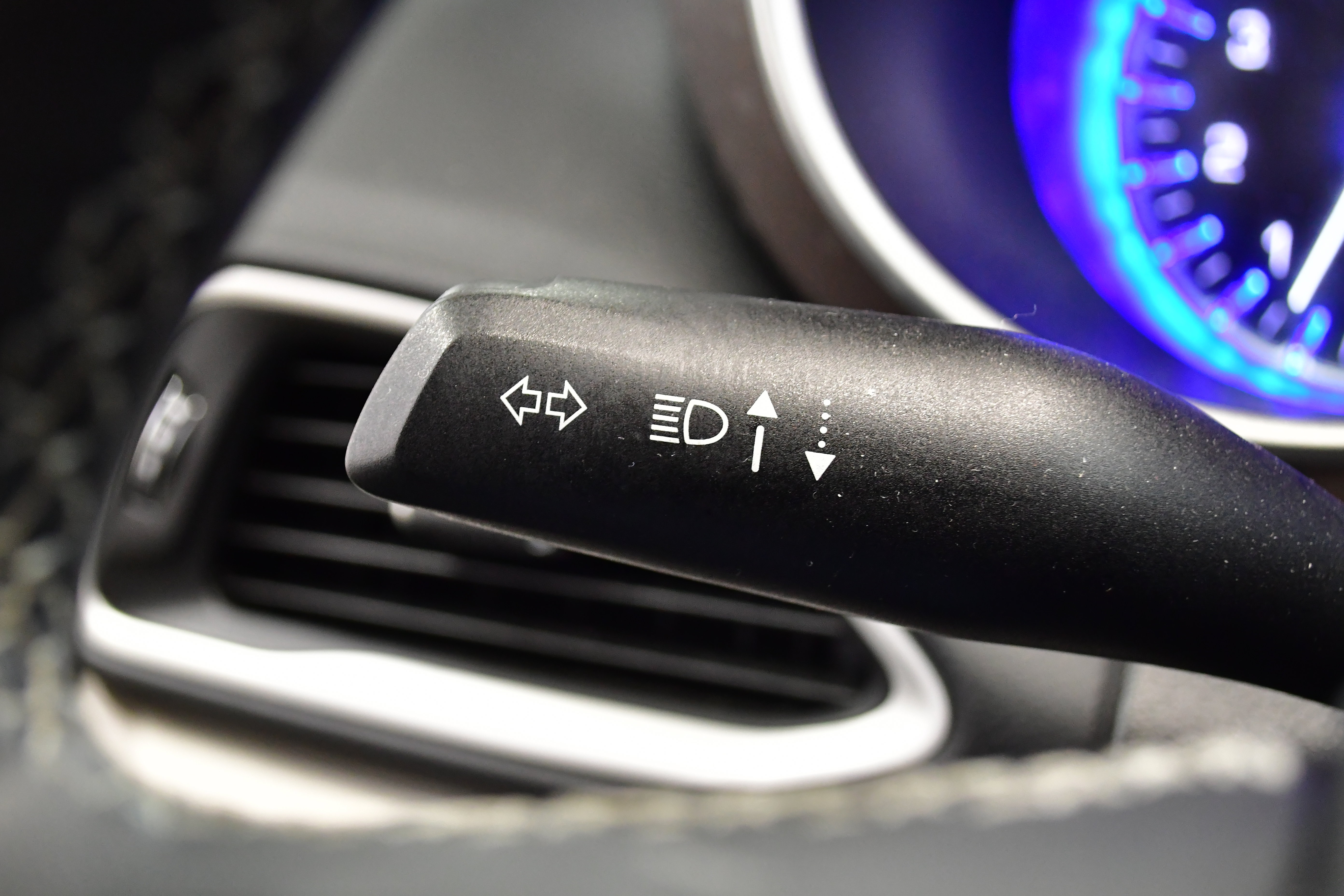 Used 2023 Chrysler Voyager LX FWD image 20