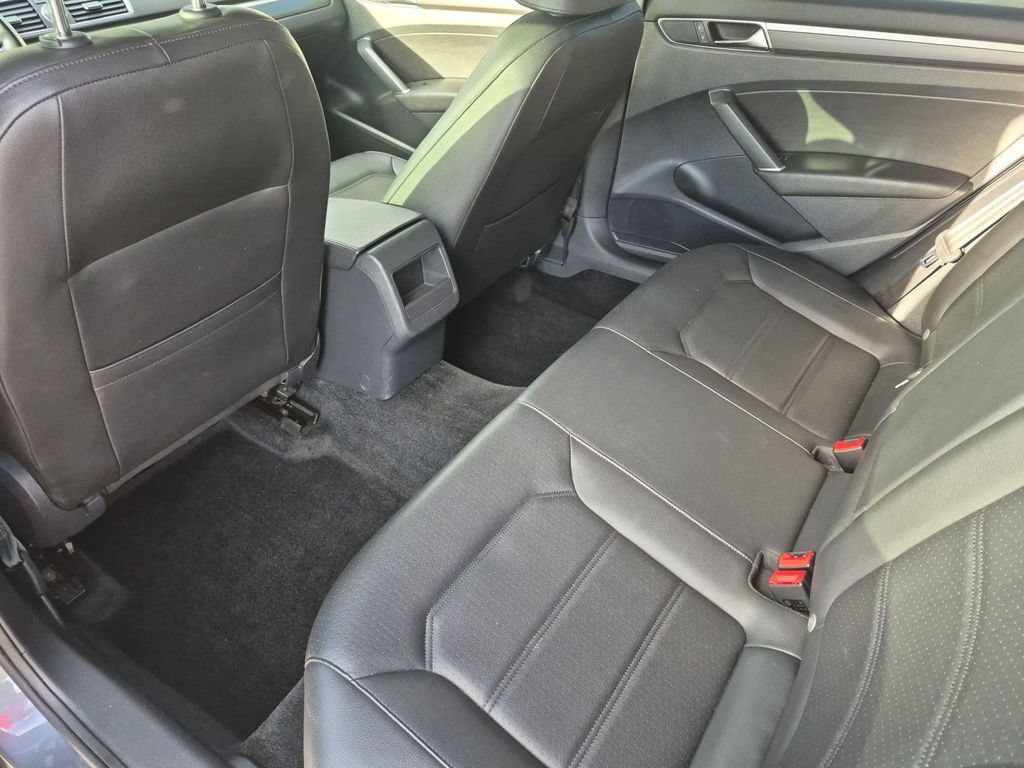 Used 2017 Volkswagen Passat 1.8T R-Line FWD image 27