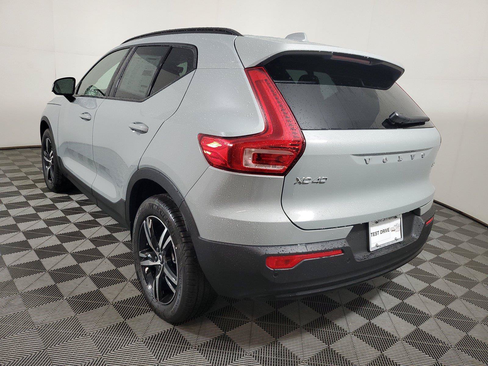 Used 2026 Volvo XC40 B5 Core AWD/4WD image 4