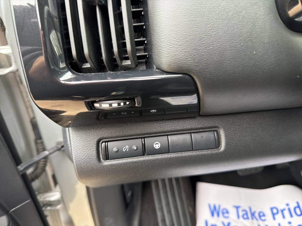 Used 2024 Nissan Pathfinder SV FWD image 21