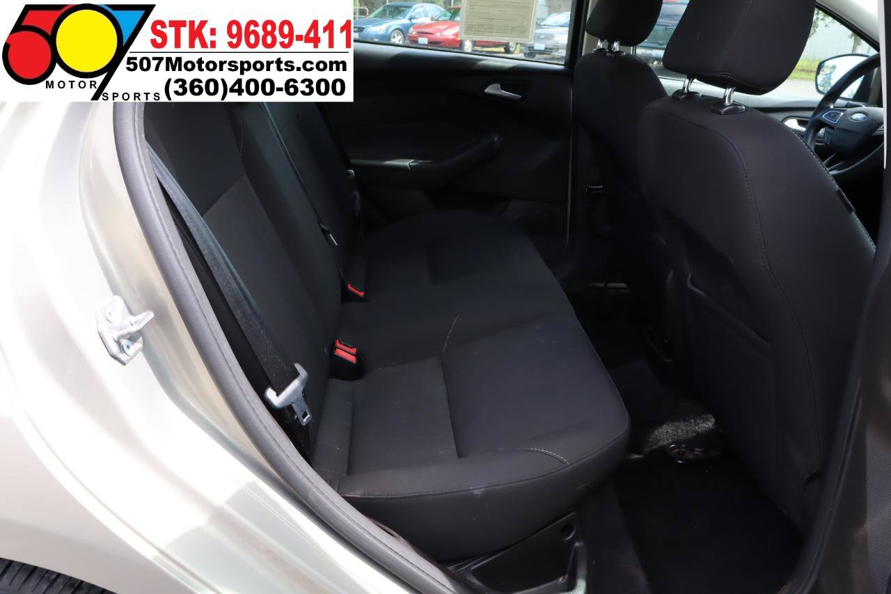Used 2016 Ford Focus SE FWD image 19
