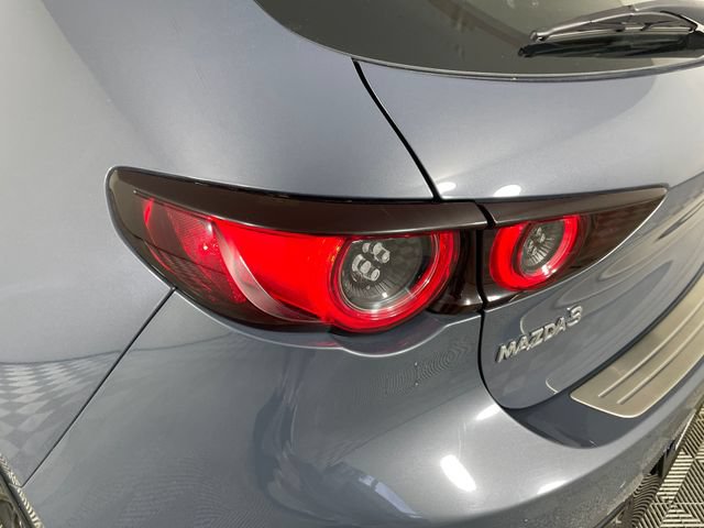 Used 2020 MAZDA MAZDA3 Hatchback w/ Premium Package FWD image 21