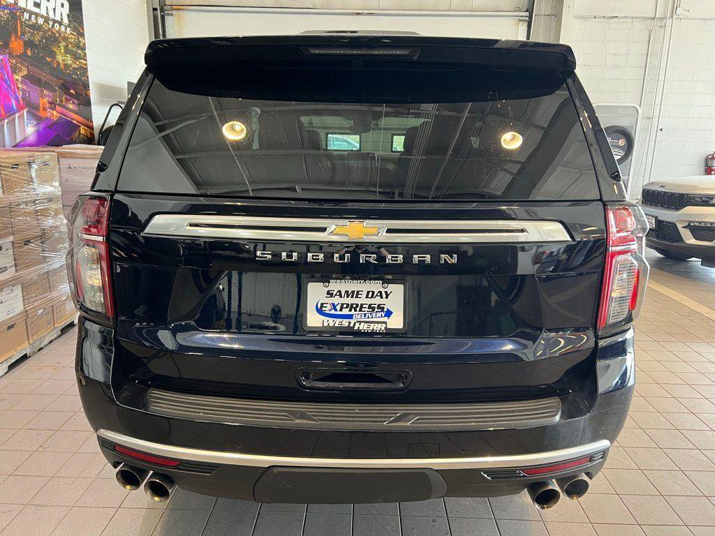 Used 2024 Chevrolet Suburban High Country AWD/4WD image 9