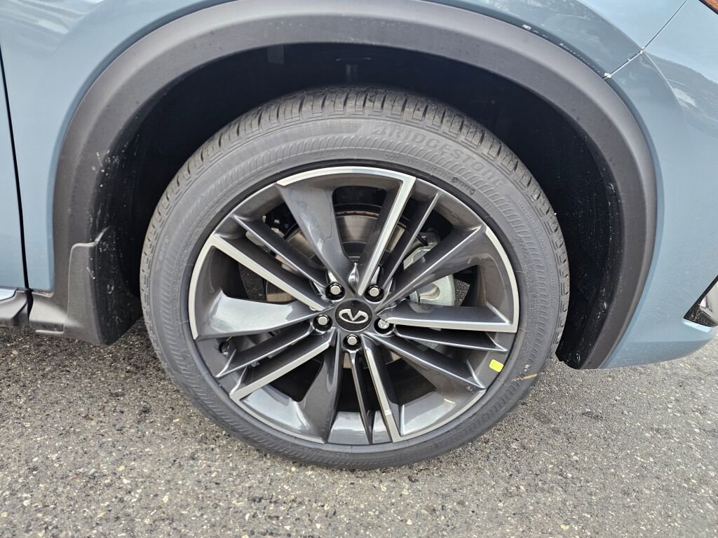 New 2025 INFINITI QX55 Essential image 9