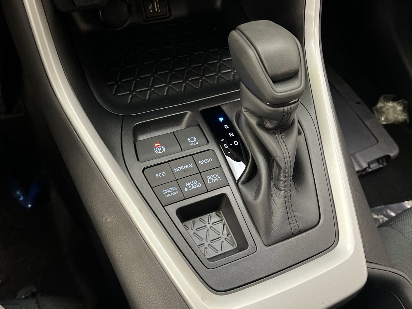 New 2025 Toyota RAV4 XLE image 17