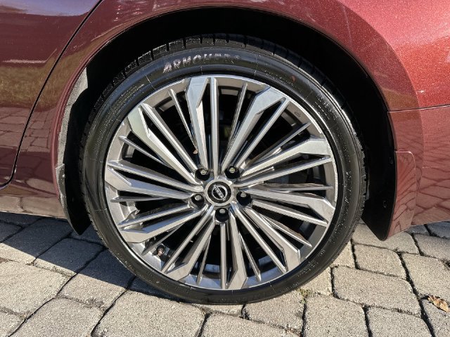 Used 2023 Nissan Altima 2.5 SL FWD image 11