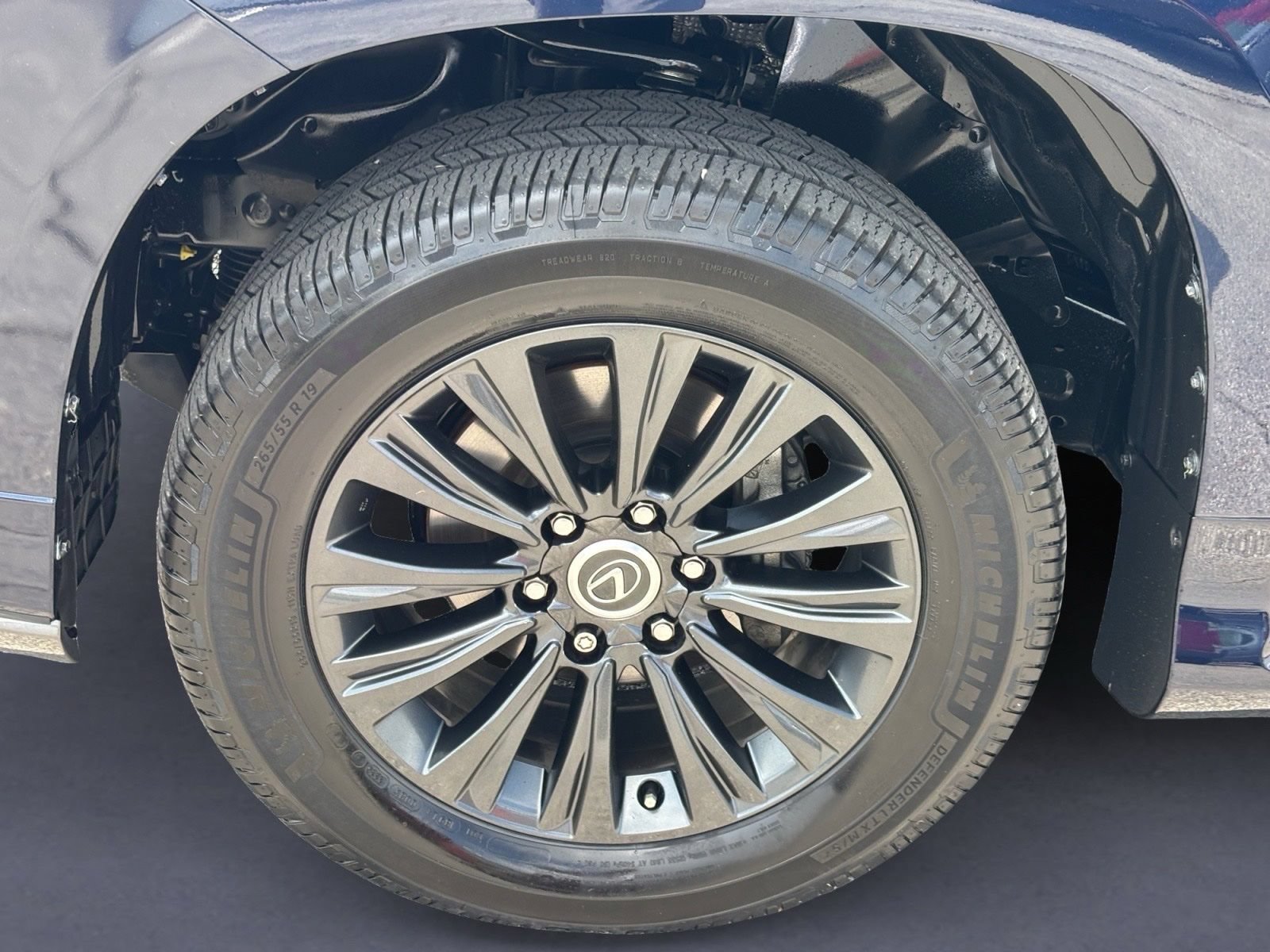 Used 2023 Lexus GX 460 Premium w/ Accessory Package AWD/4WD image 9