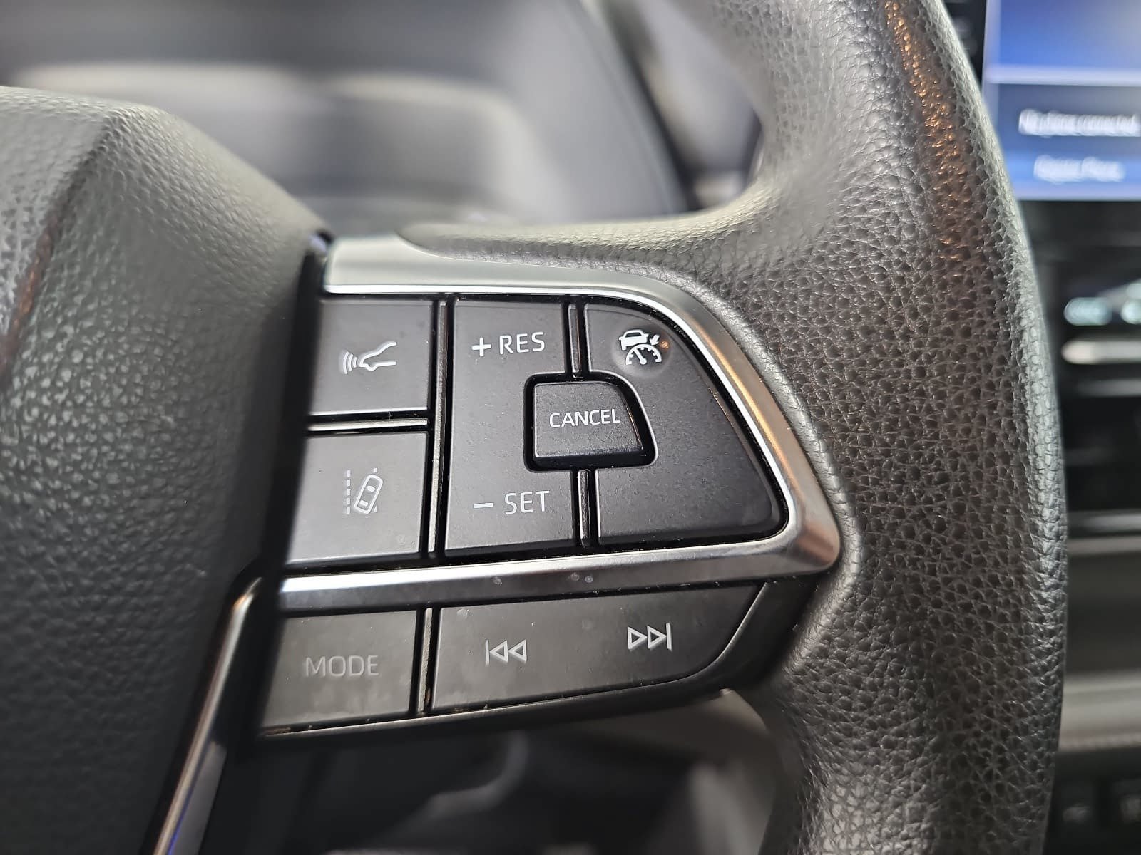 Used 2021 Toyota Highlander L FWD image 16