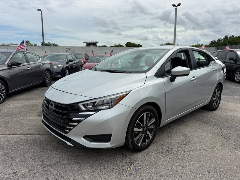 Used 2025 Nissan Versa SV FWD image 9