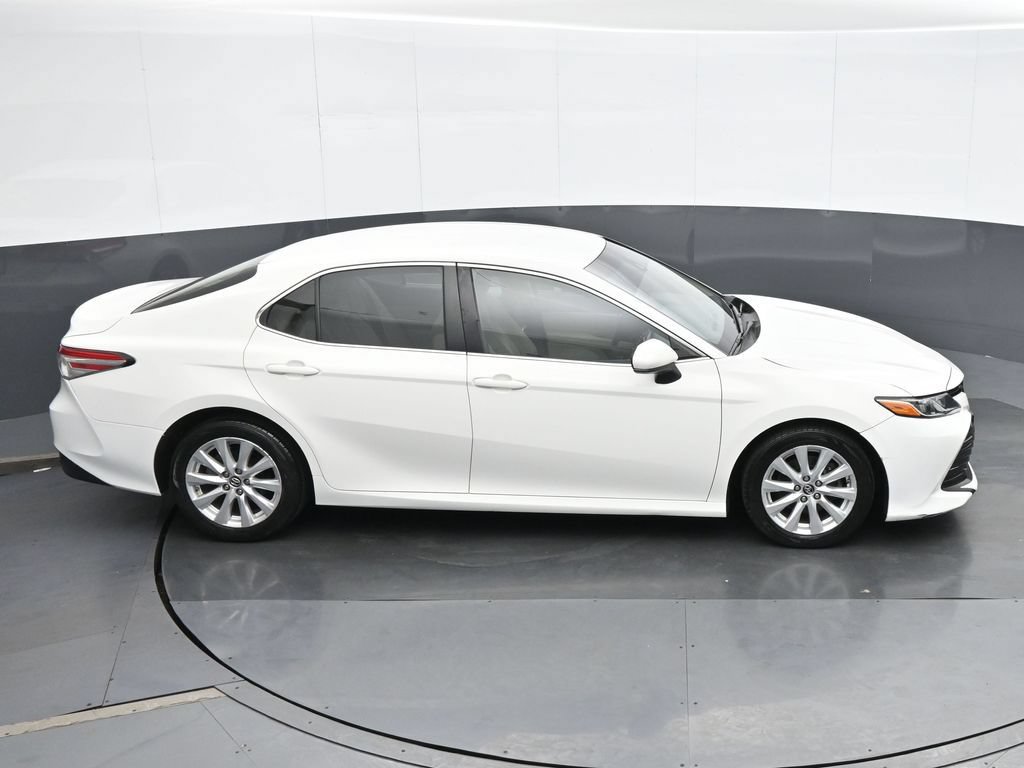 Used 2018 Toyota Camry LE FWD image 23