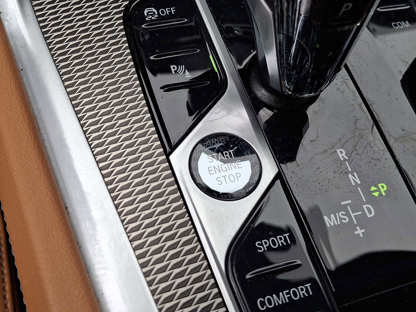 Used 2023 BMW X6 xDrive40i w/ M Sport Package image 27