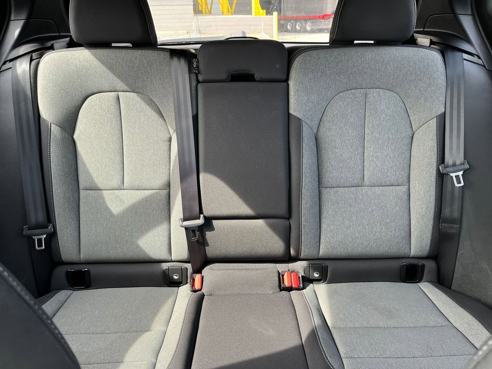 Used 2024 Volvo XC40 B5 Core image 34