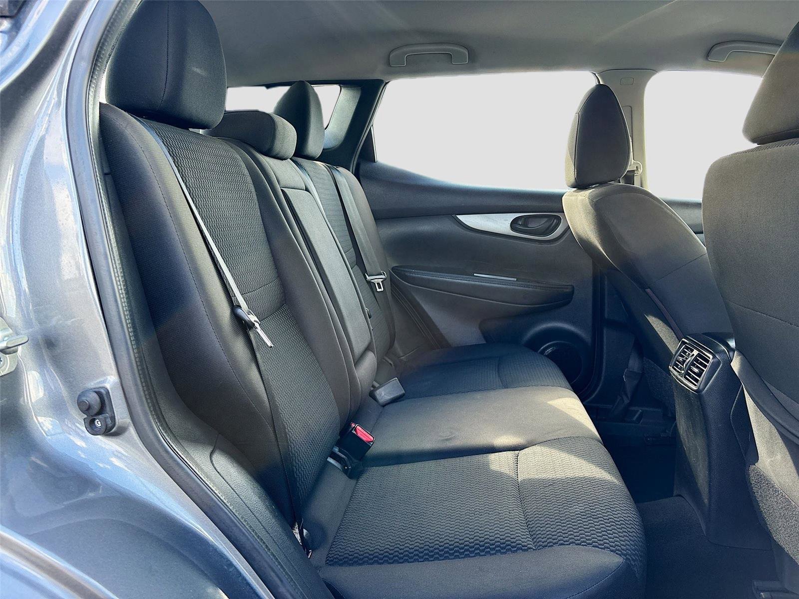 Used 2019 Nissan Rogue Sport S image 27