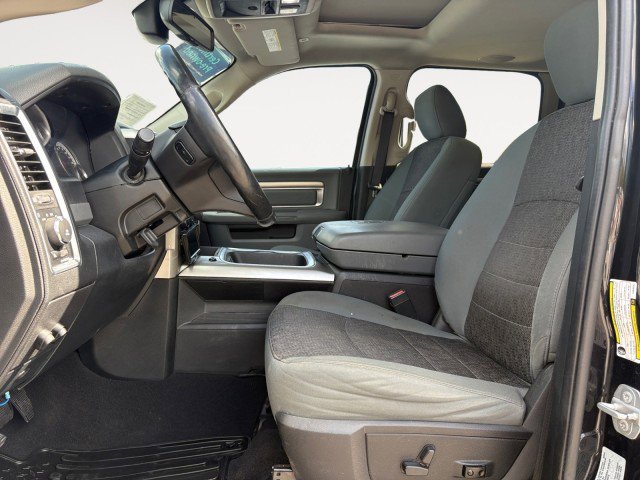 Used 2017 RAM 2500 Lone Star w/ Black Appearance Group AWD/4WD image 2