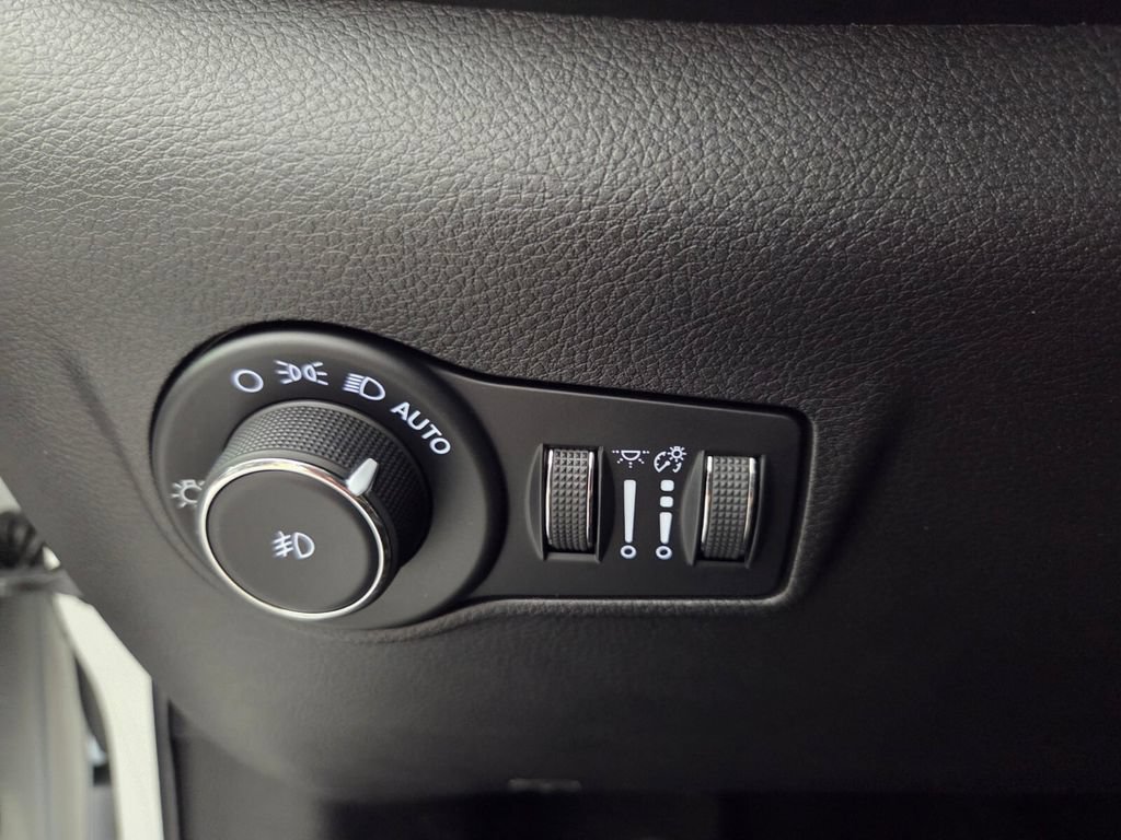 Used 2022 Jeep Compass High Altitude AWD/4WD image 19