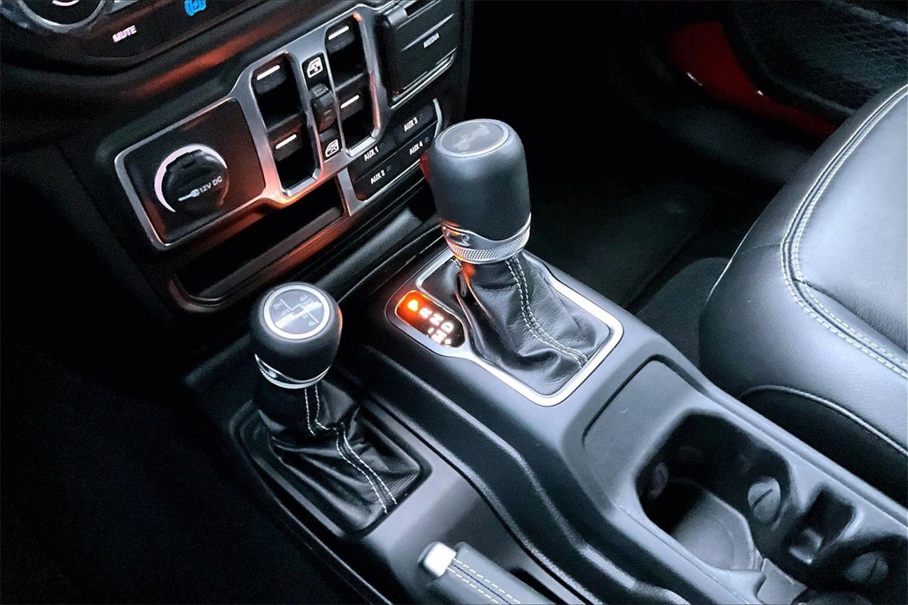 Used 2023 Jeep Wrangler Unlimited Sahara w/ Cold Weather Group image 30