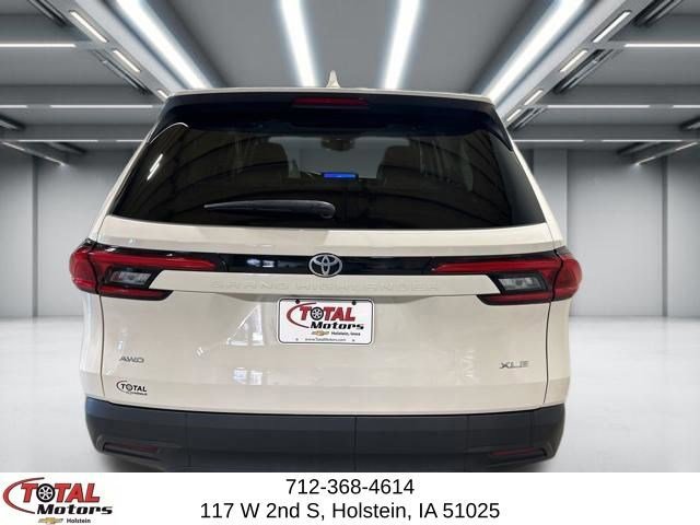 Used 2024 Toyota Grand Highlander AWD image 7