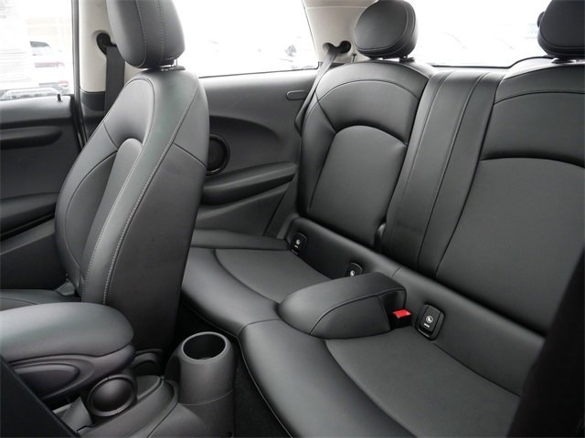 Used 2018 MINI Cooper 2-Door Hardtop w/ Cold Weather Package image 17