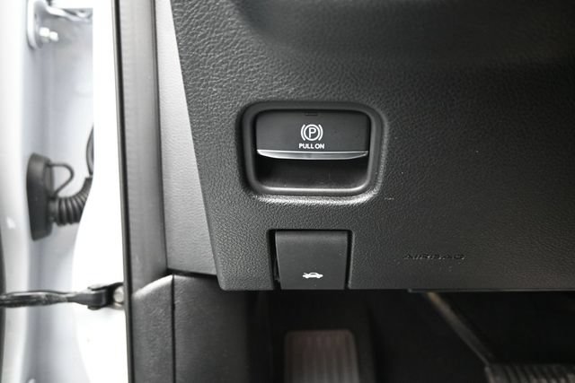 Used 2025 Jeep Grand Cherokee Altitude AWD/4WD image 18