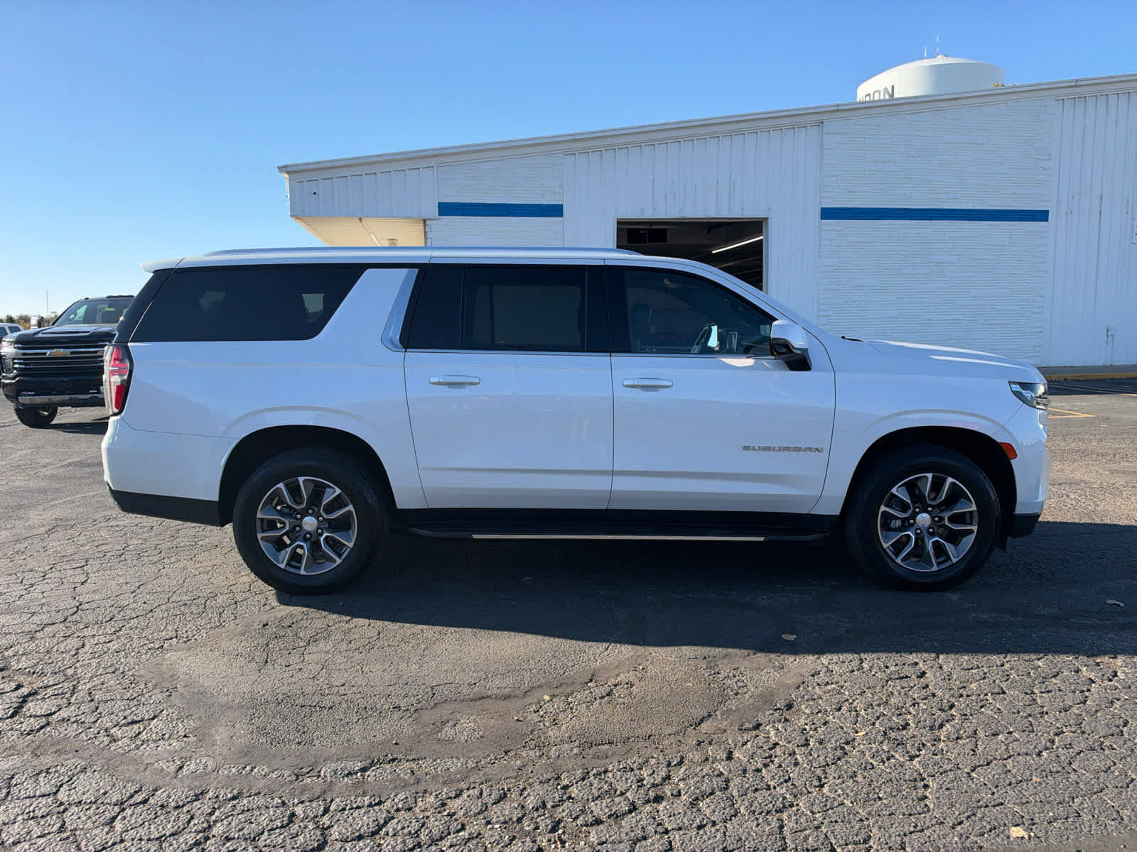 Certified 2021 Chevrolet Suburban LT w/ LT Signature Package AWD/4WD image 6