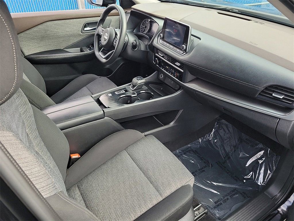 Used 2023 Nissan Rogue SV image 16