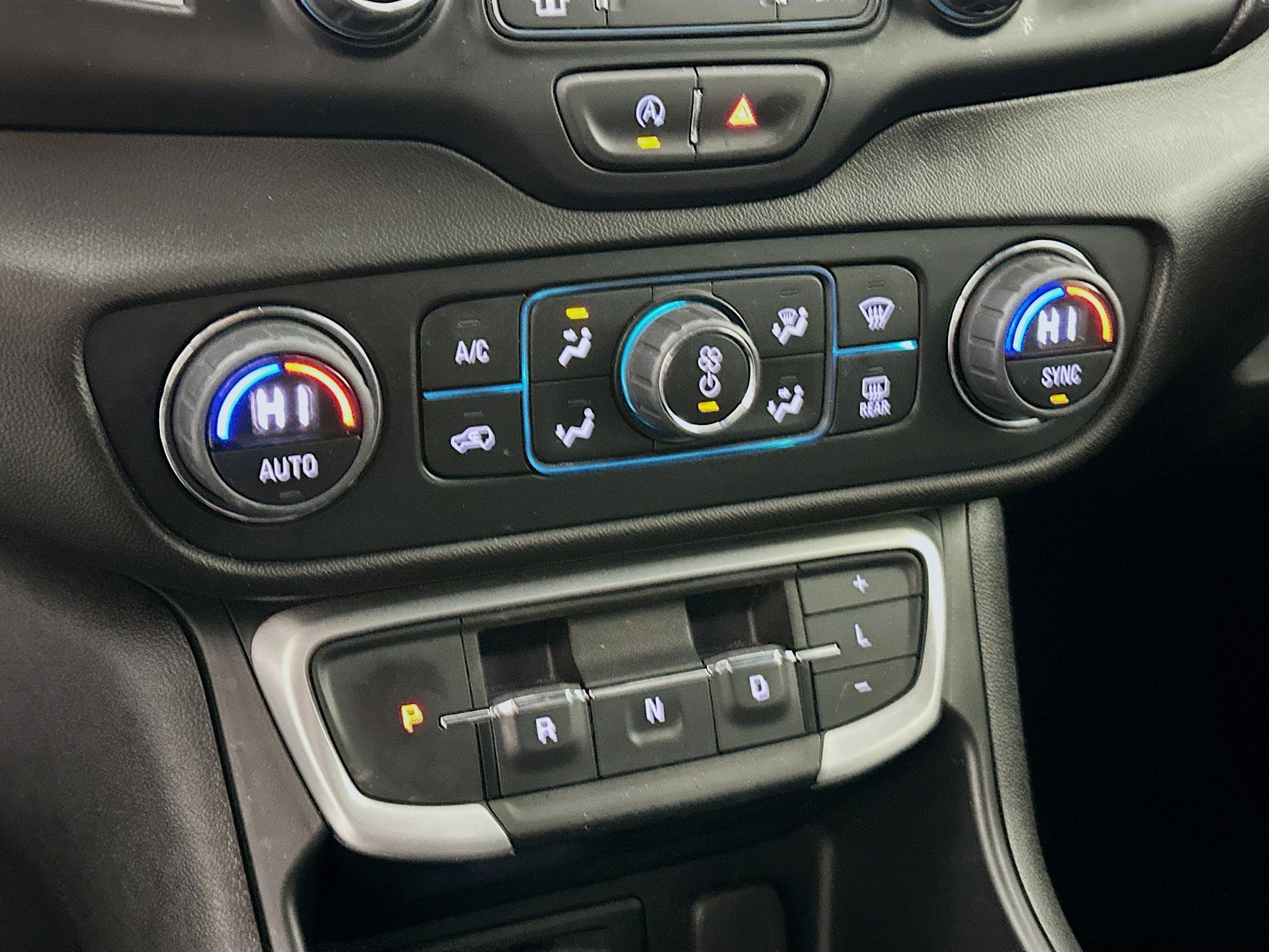 Used 2023 GMC Terrain SLT image 23