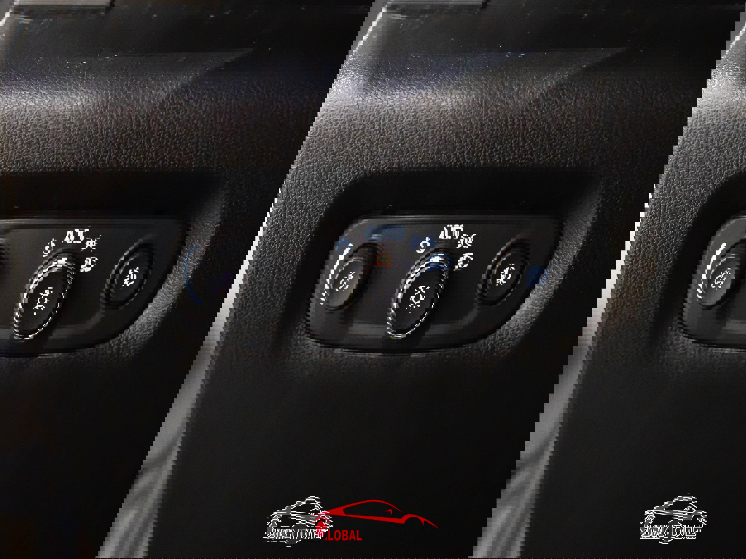 Used 2020 Chevrolet Traverse LT w/ Driver Confidence II Package image 36