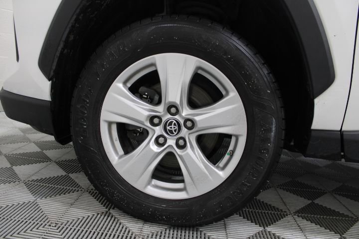 Used 2021 Toyota RAV4 LE image 47