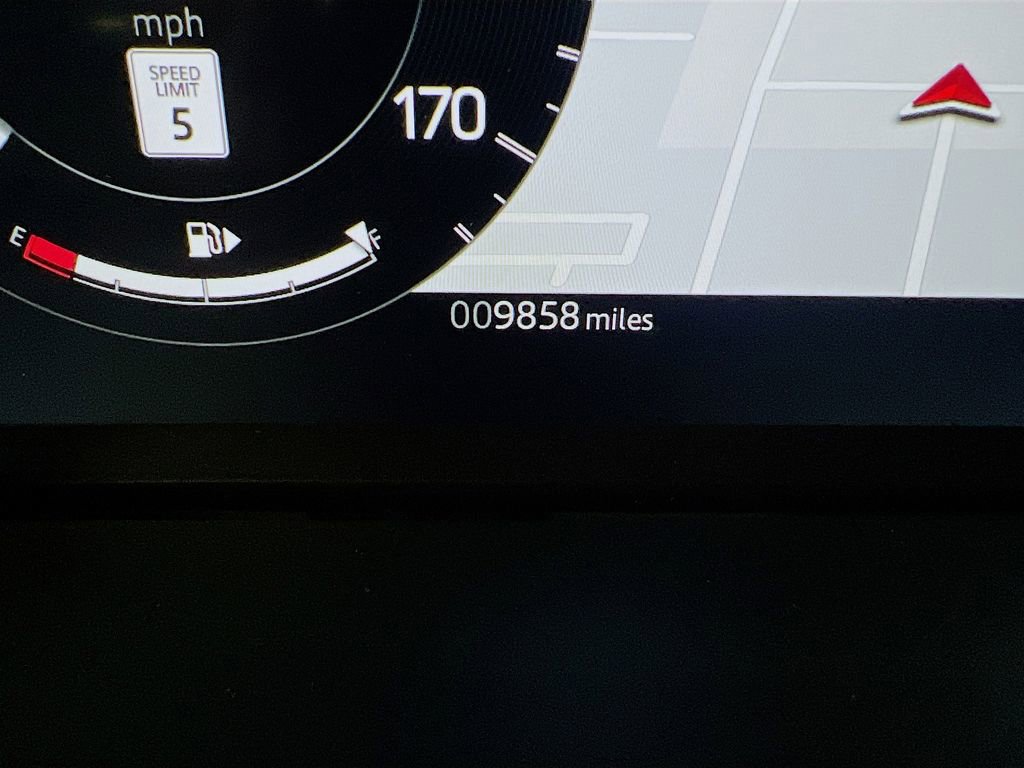 Used 2025 Land Rover Discovery Sport S image 12