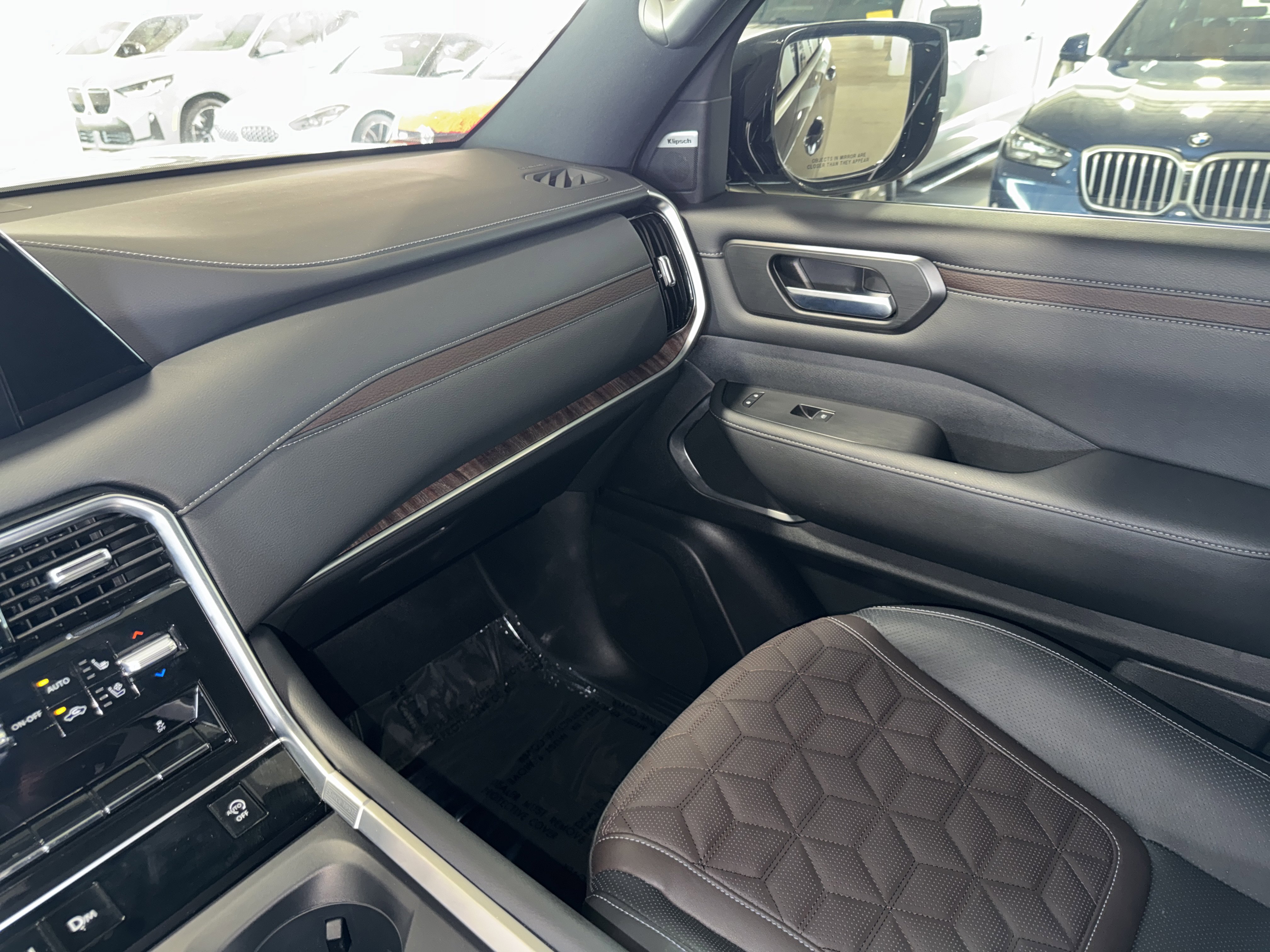 Used 2025 Nissan Armada Platinum image 31
