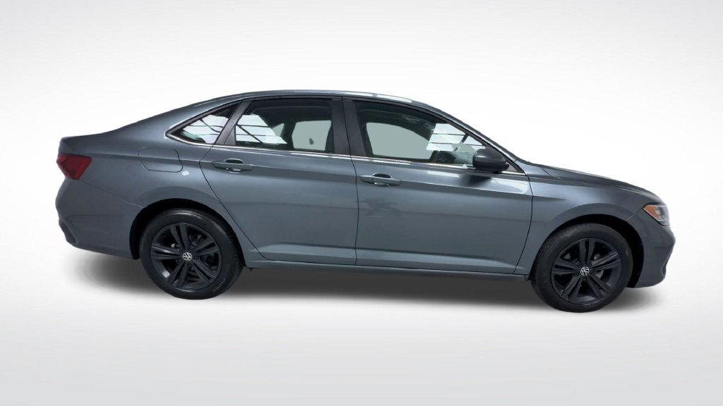 Used 2024 Volkswagen Jetta SE FWD image 9