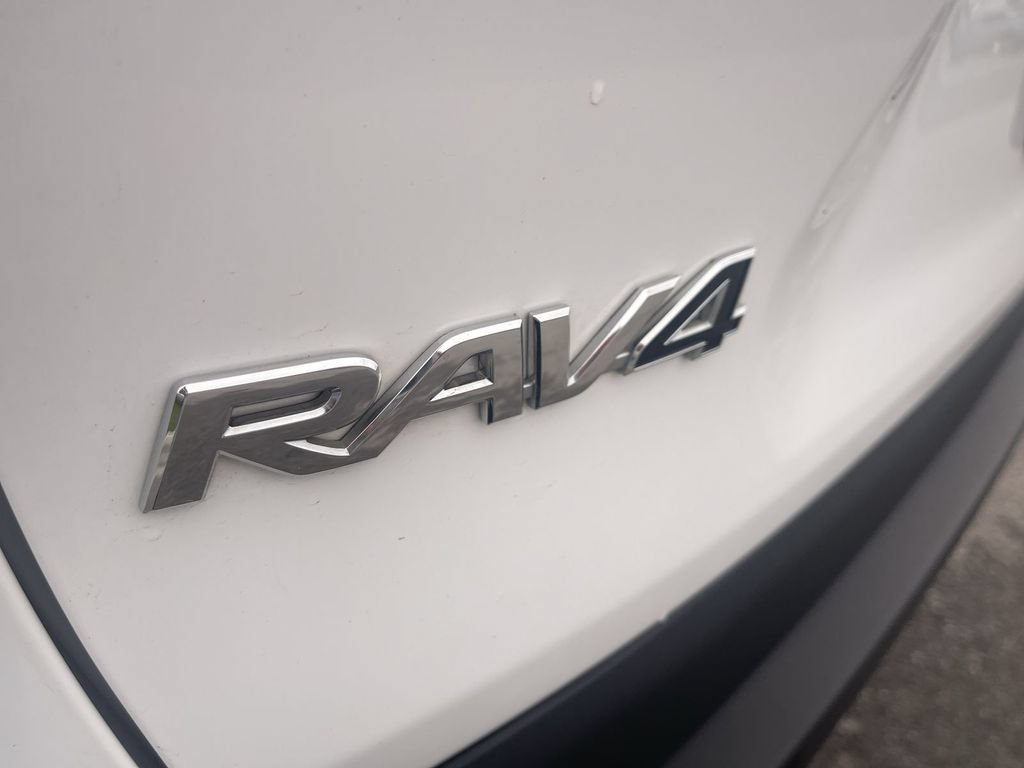 Used 2025 Toyota RAV4 XLE FWD image 12