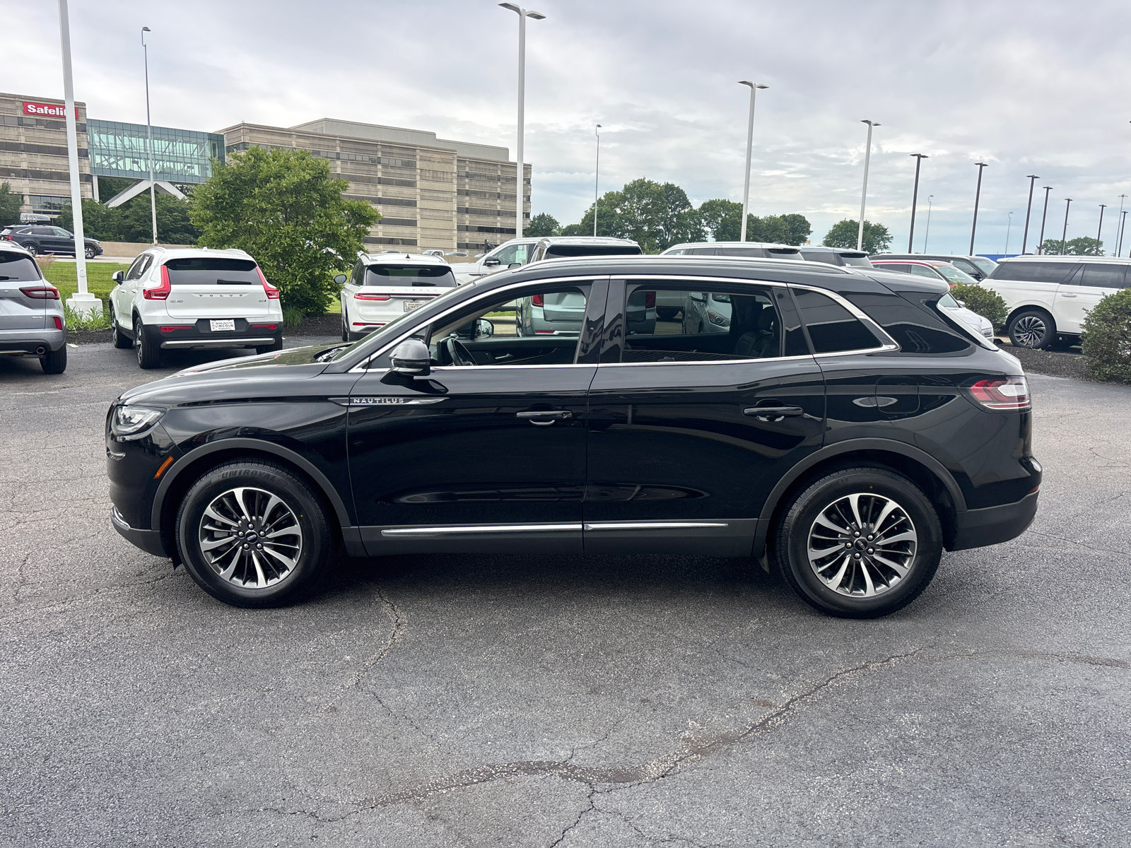 Certified 2023 Lincoln Nautilus AWD w/ Premium Package image 4